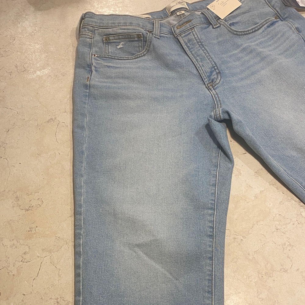 Universal Thread Women's Light Blue Mid Rise 80’s Slim Jeans - Picture 8 of 10
